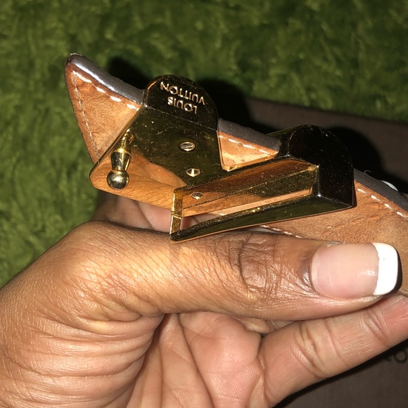 Authentic Essential V 30 MM Louis Vuitton Belt - Picture 2 of 7